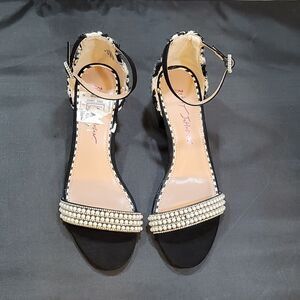 BRAND NEW BETSY JOHNSON LOW BLOCK-HEEL SANDAL